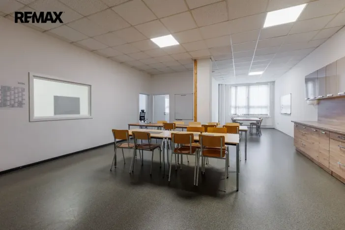 Pronájem výrobních prostor, Chodová Planá, Kyjovská, 2489 m2