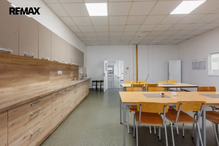Pronájem výrobních prostor, Chodová Planá, Kyjovská, 2489 m2