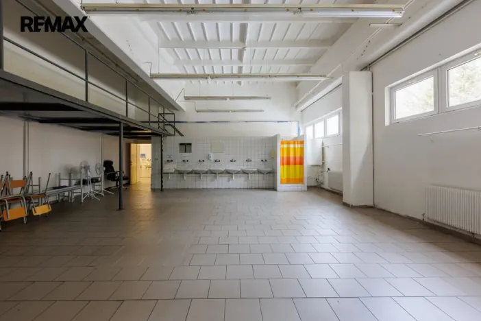 Pronájem výrobních prostor, Chodová Planá, Kyjovská, 2489 m2