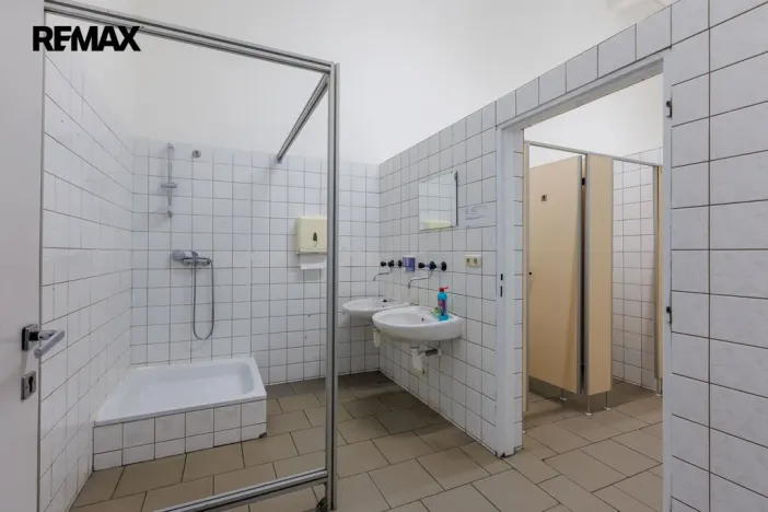 Pronájem výrobních prostor, Chodová Planá, Kyjovská, 2489 m2