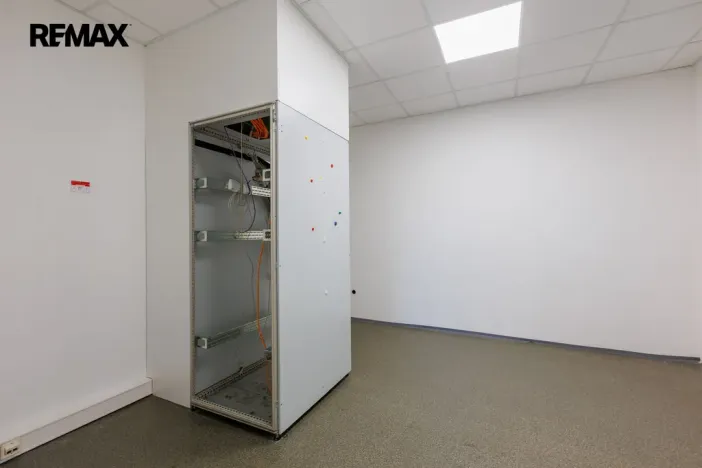 Pronájem výrobních prostor, Chodová Planá, Kyjovská, 2489 m2