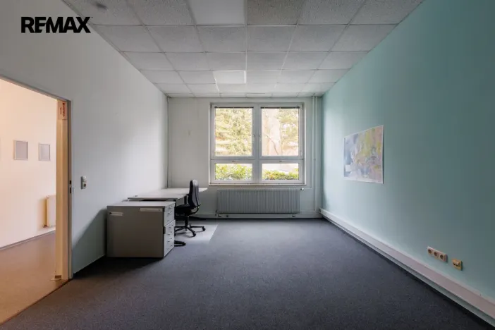 Pronájem výrobních prostor, Chodová Planá, Kyjovská, 2489 m2