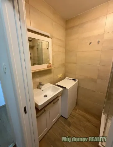 Pronájem bytu 2+kk, Praha - Podolí, Na vápenném, 38 m2