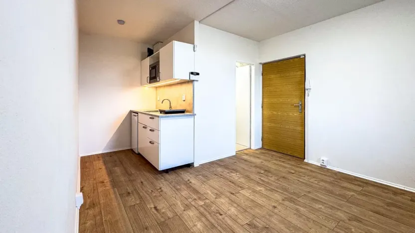 Pronájem kanceláře, Praha - Petrovice, Frostova, 17 m2