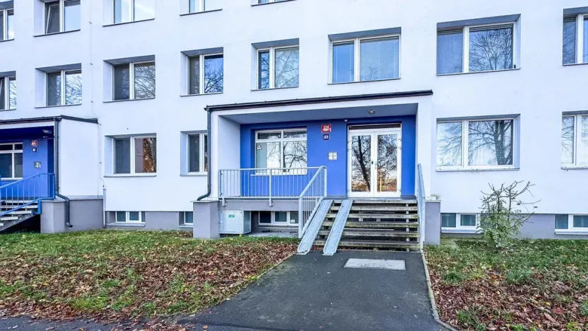 Pronájem kanceláře, Praha - Petrovice, Frostova, 17 m2