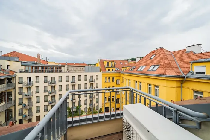 Pronájem bytu 4+1, Praha - Smíchov, Štefánikova, 147 m2