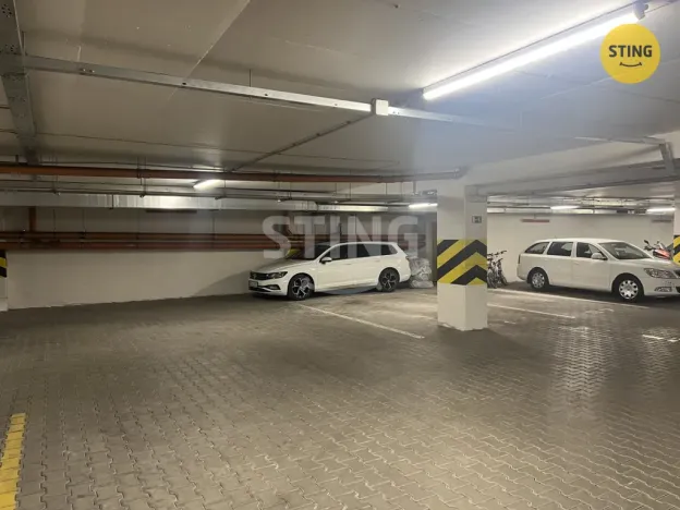 Prodej garážového stání, Praha - Košíře, 15 m2