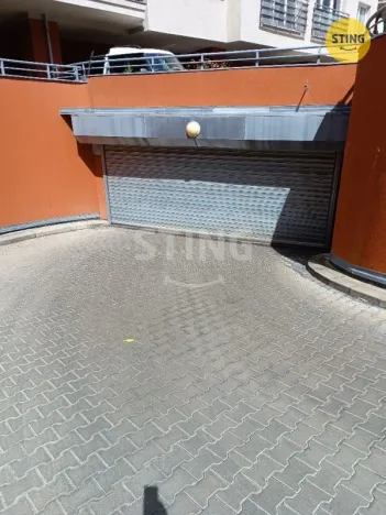 Prodej garážového stání, Praha - Košíře, 15 m2