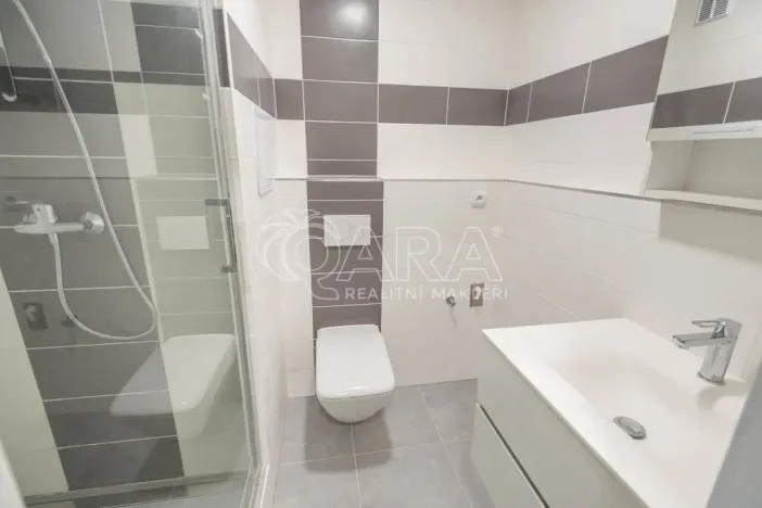 Pronájem bytu 1+kk, Praha - Hloubětín, Slévačská, 29 m2