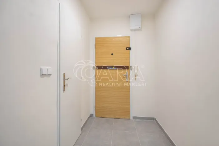 Pronájem bytu 1+kk, Praha - Hloubětín, Slévačská, 29 m2