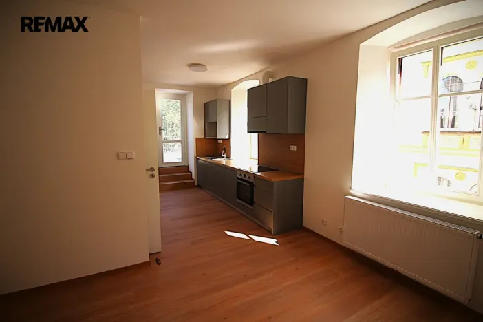 Pronájem bytu 1+kk, Chrastava, náměstí 1. máje, 42 m2