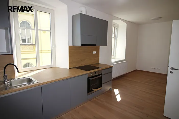 Pronájem bytu 1+kk, Chrastava, náměstí 1. máje, 42 m2