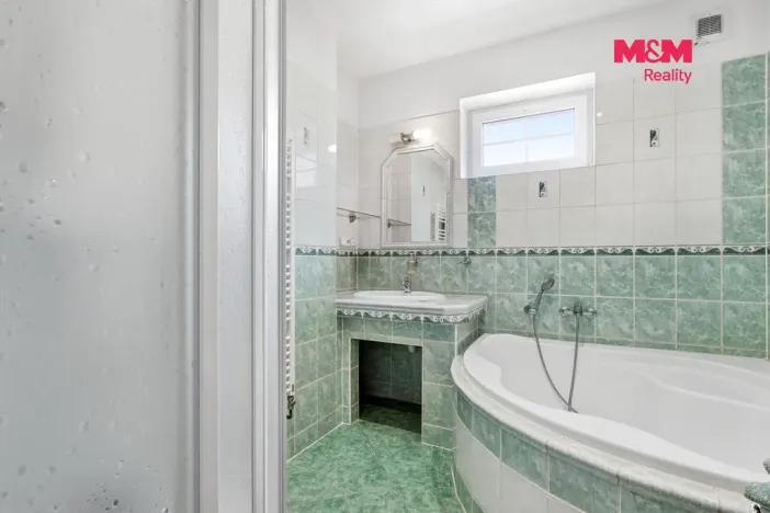 Prodej rodinného domu, Kněžmost - Koprník, 250 m2