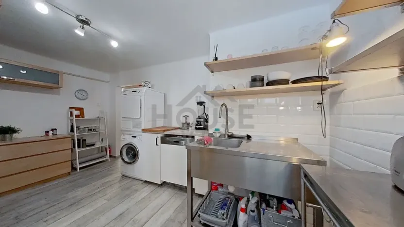 Prodej bytu 2+1, Praha - Karlín, Pernerova, 81 m2