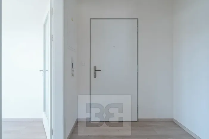Pronájem bytu 1+kk, Praha - Vysočany, Poděbradská, 32 m2