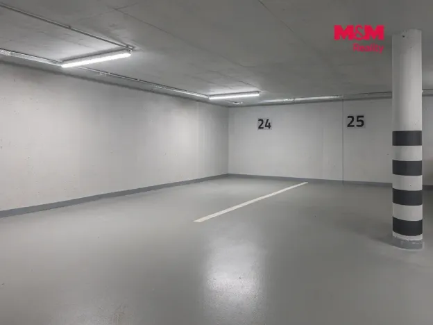 Pronájem garážového stání, Benešov, Dukelská, 14 m2
