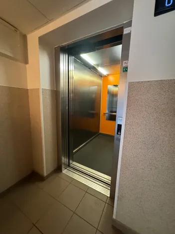 Pronájem bytu 1+1, Praha - Troja, Krynická, 30 m2