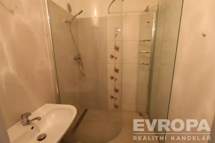 Prodej bytu 3+1, Praha - Petrovice, Rezlerova, 71 m2