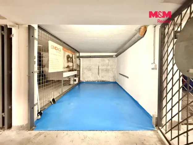 Pronájem garážového stání, Hradec Králové, Na Občinách, 15 m2