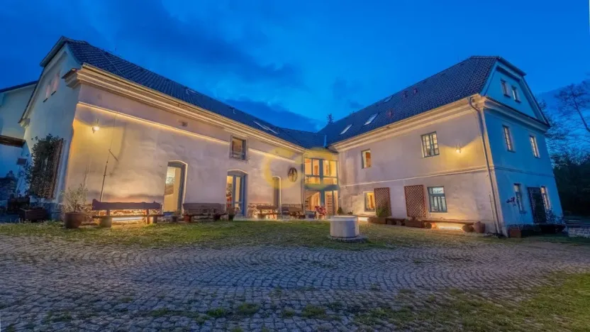 Prodej ubytování, Uzeničky - Černívsko, 590 m2