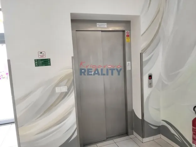 Pronájem kanceláře, České Budějovice - České Budějovice 6, Senovážné nám., 23 m2