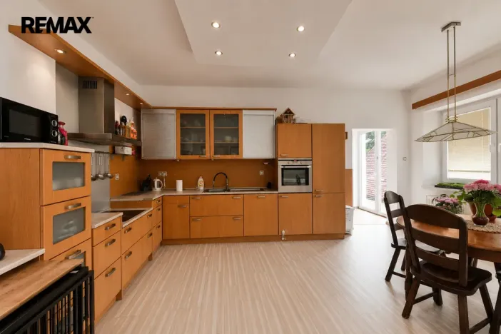 Pronájem výrobních prostor, Třebechovice pod Orebem, Týnišťská, 600 m2