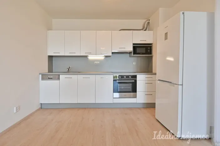 Pronájem bytu 1+kk, Brno, Bělohorská, 38 m2