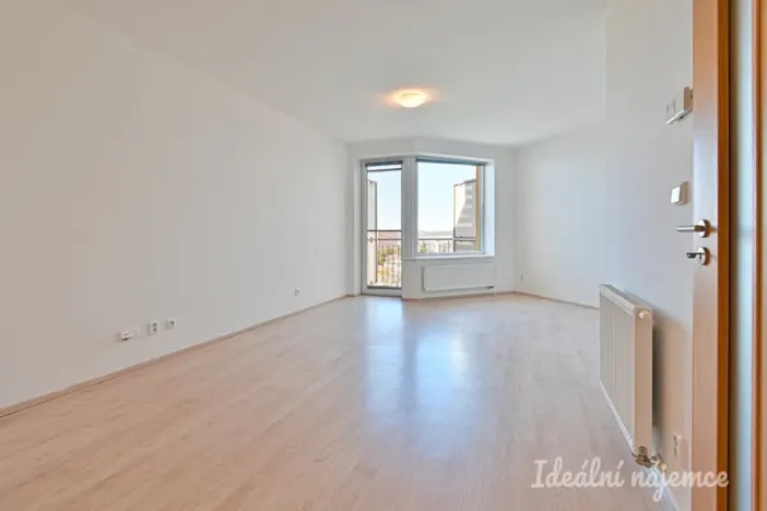 Pronájem bytu 1+kk, Brno, Bělohorská, 38 m2