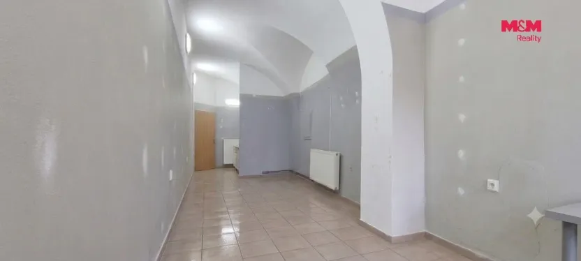 Pronájem obchodního prostoru, Přelouč, Masarykovo náměstí, 30 m2