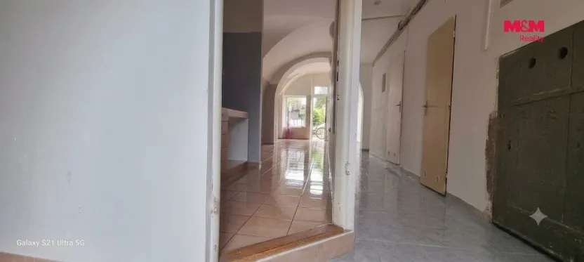 Pronájem obchodního prostoru, Přelouč, Masarykovo náměstí, 30 m2
