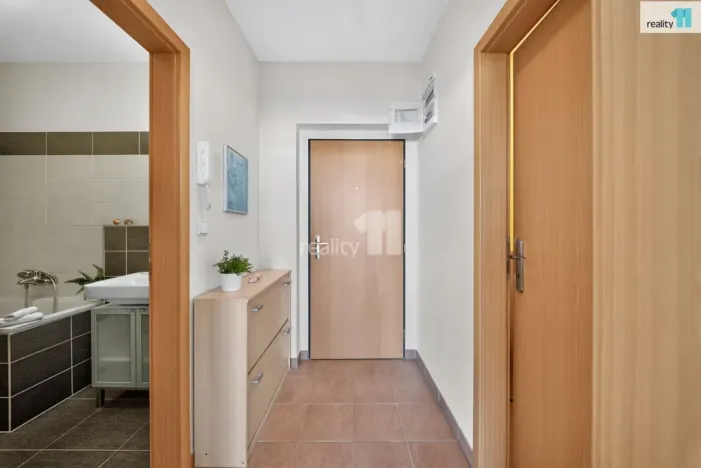 Prodej bytu 2+kk, Jesenice, V Roháči I., 58 m2