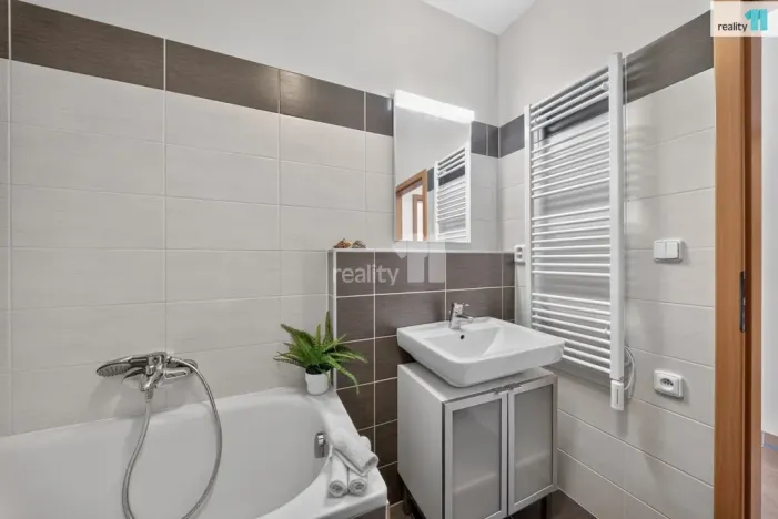 Prodej bytu 2+kk, Jesenice, V Roháči I., 58 m2