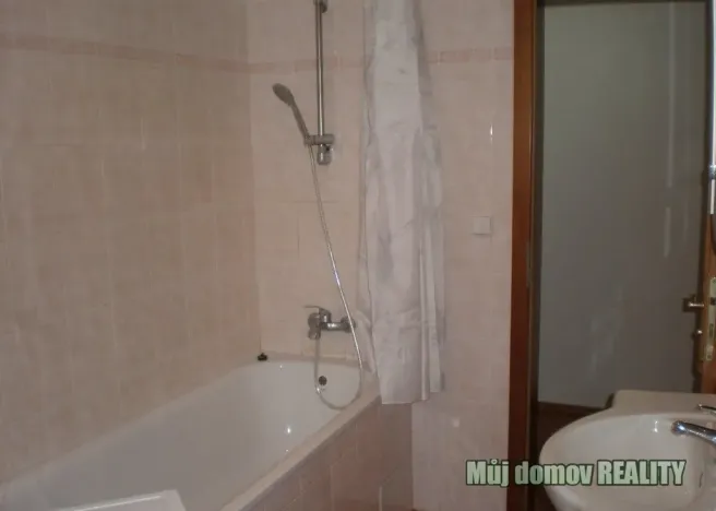Pronájem bytu 2+kk, Praha - Bubeneč, Sochařská, 62 m2