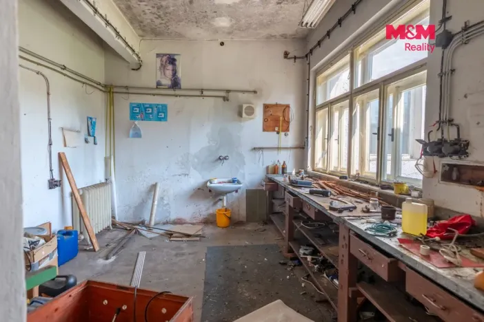 Prodej výrobních prostor, Kolinec, 2640 m2