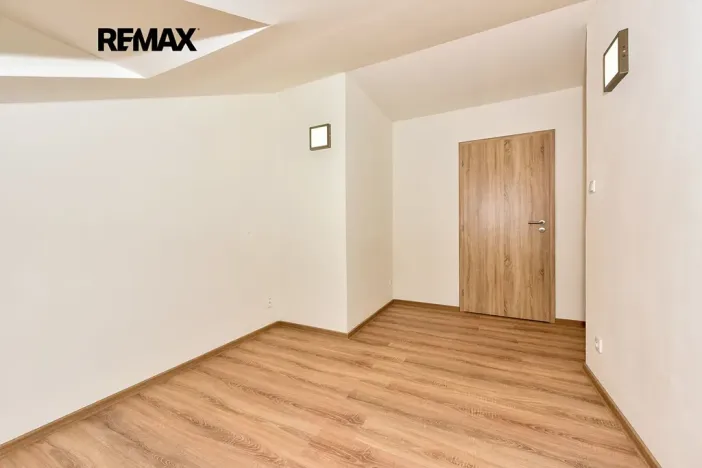 Pronájem bytu 2+kk, Plzeň, Skvrňanská, 37 m2