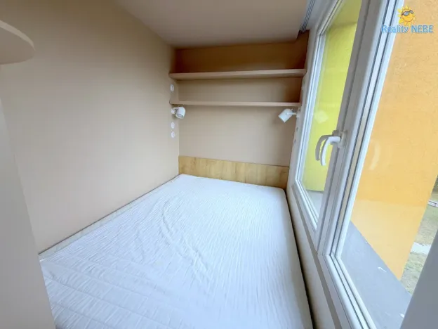 Pronájem bytu 1+kk, Praha - Prosek, Veltruská, 27 m2