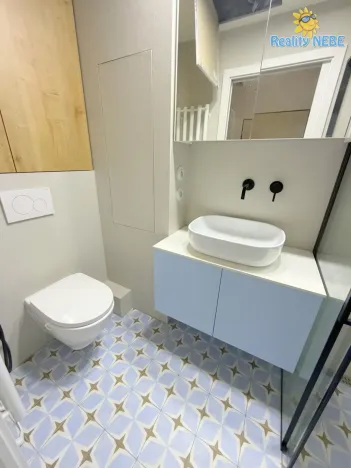Pronájem bytu 1+kk, Praha - Prosek, Veltruská, 27 m2