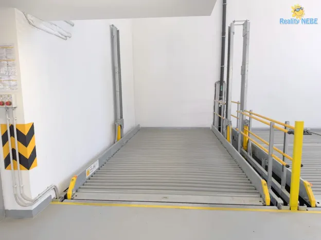 Pronájem garážového stání, Praha - Hloubětín, Kardašovská, 14 m2