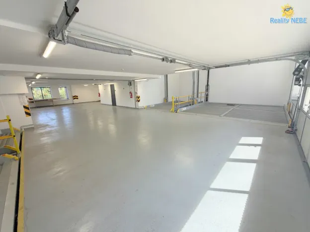 Pronájem garážového stání, Praha - Hloubětín, Kardašovská, 14 m2