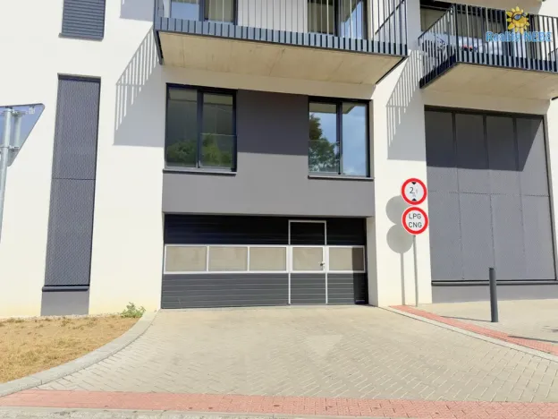 Pronájem garážového stání, Praha - Hloubětín, Kardašovská, 14 m2