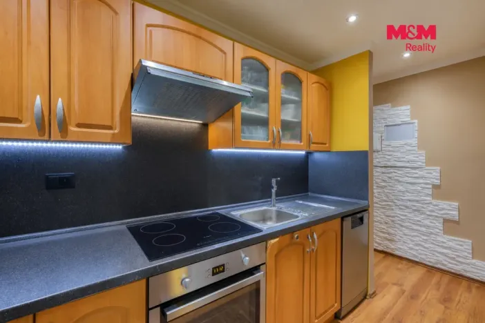 Prodej bytu 2+1, Ostrov, Jáchymovská, 56 m2
