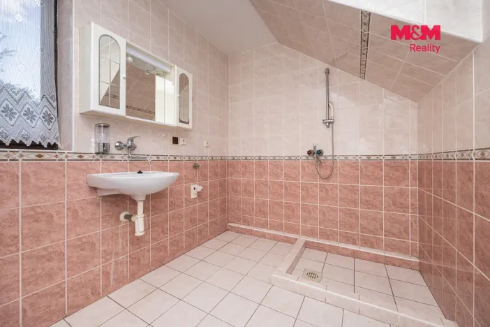 Prodej rodinného domu, Uhersko, 128 m2