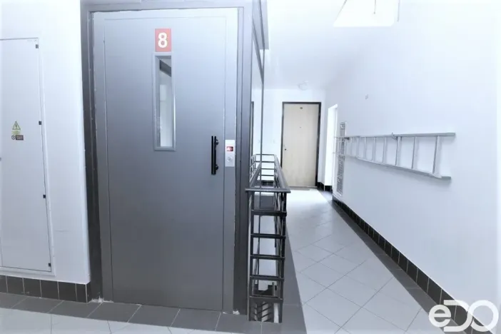 Pronájem bytu 1+kk, Praha - Holešovice, Osadní, 33 m2