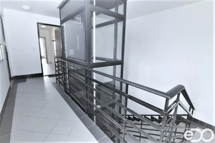 Pronájem bytu 1+kk, Praha - Holešovice, Osadní, 33 m2