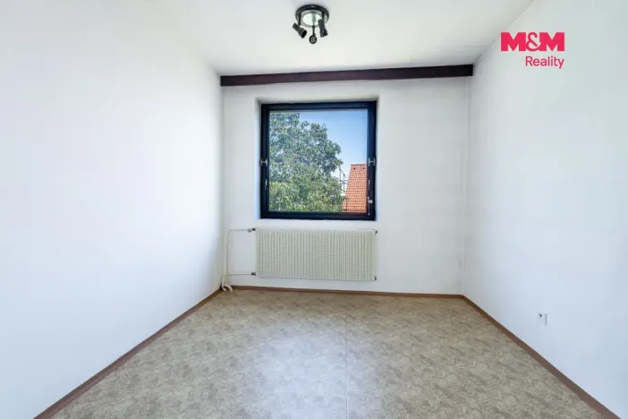 Prodej rodinného domu, Chvaletice, Budovatelů, 180 m2