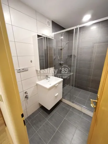 Pronájem bytu 2+1, Praha - Kobylisy, Kaňkovského, 62 m2