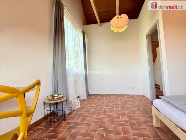 Pronájem atypického bytu, Praha - Lipence, Jílovišťská, 14 m2