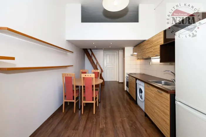 Prodej bytu 1+1, Praha - Smíchov, U Paliárky, 43 m2