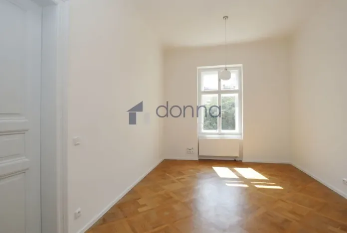 Pronájem bytu 3+1, Praha, Rumunská, 118 m2