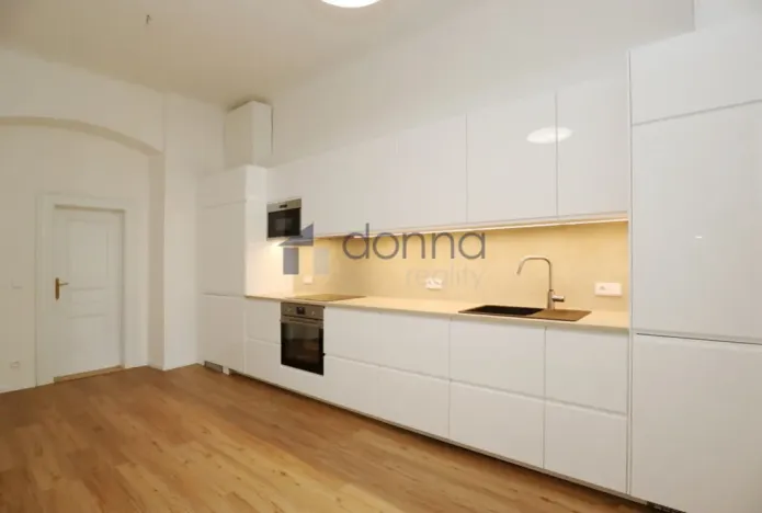 Pronájem bytu 3+1, Praha, Rumunská, 118 m2